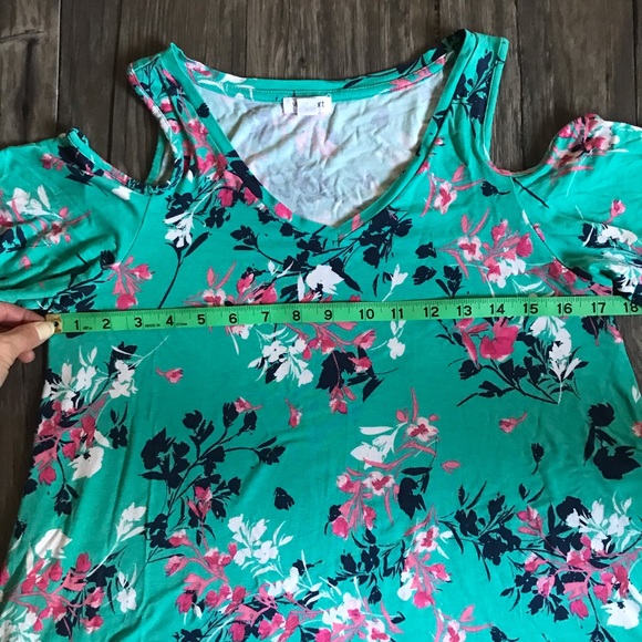 Cold Shoulder WESTPORT Flowered Short Sleeve Shirt - Picture 4 of 6